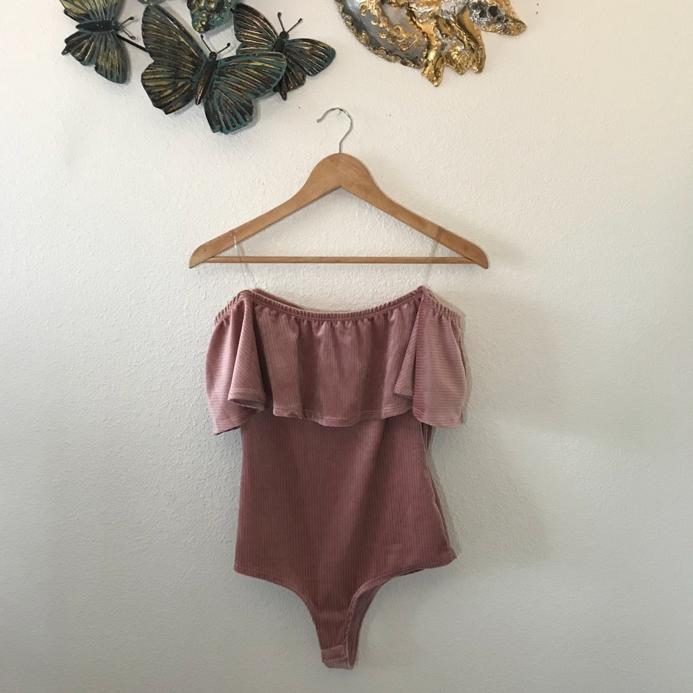 Blush velvet off the shoulder bodysuit ✨✨✨